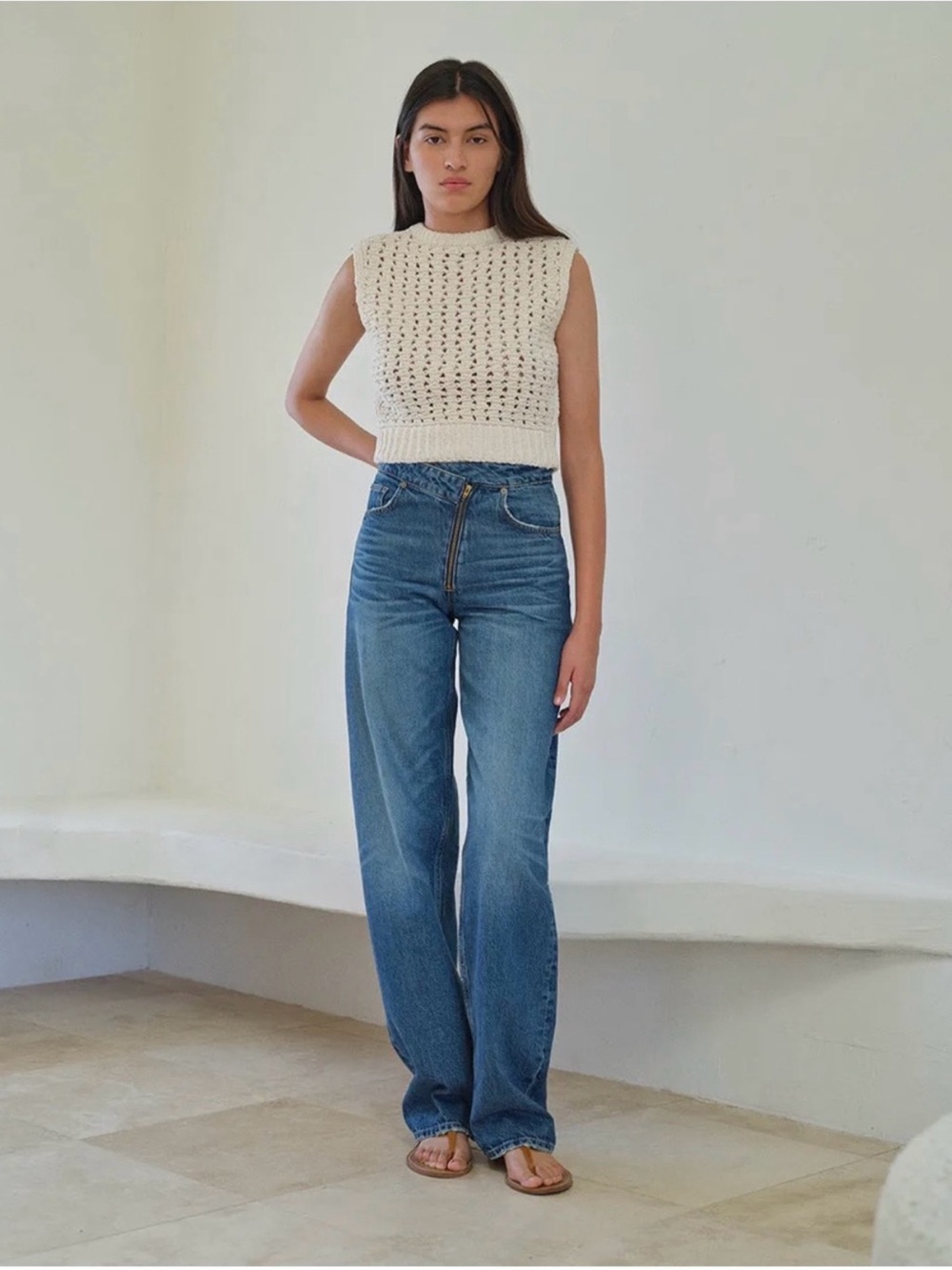 FRAME Angled Zipper Barrel Jeans in Rhode (27)